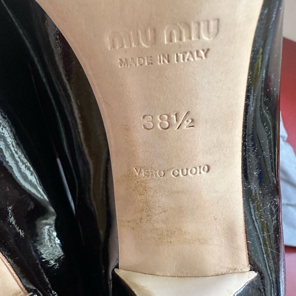Size 38 1/2 Miu Miu Black Patent Pumps. Perfect! Barely Worn! - Picture 8 of 10